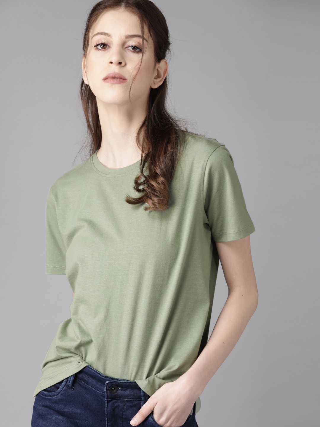 

Roadster Women Green Solid Round Neck T-shirt