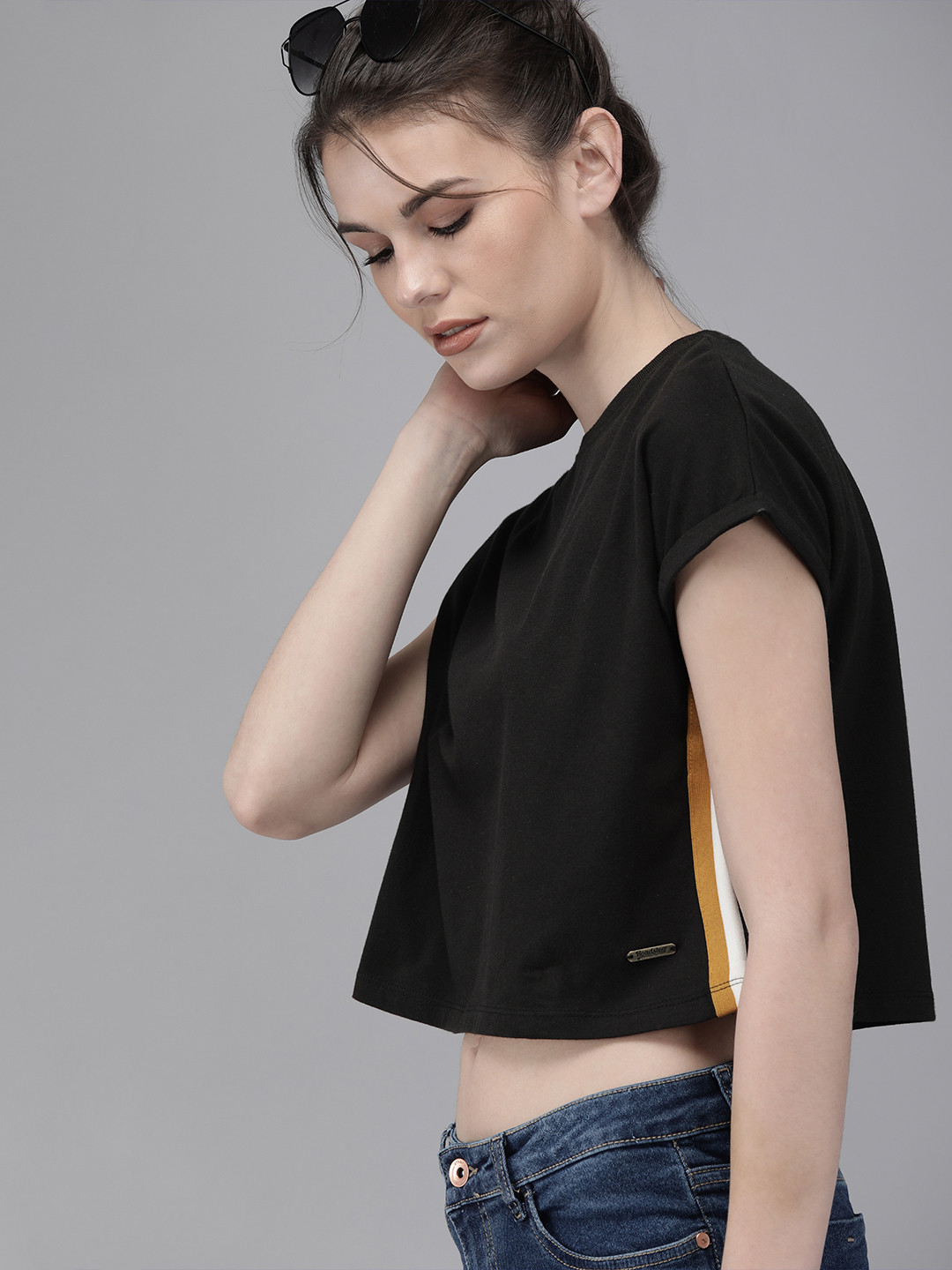 

Roadster Women Black Solid Round Neck T-shirt with Side Stripes