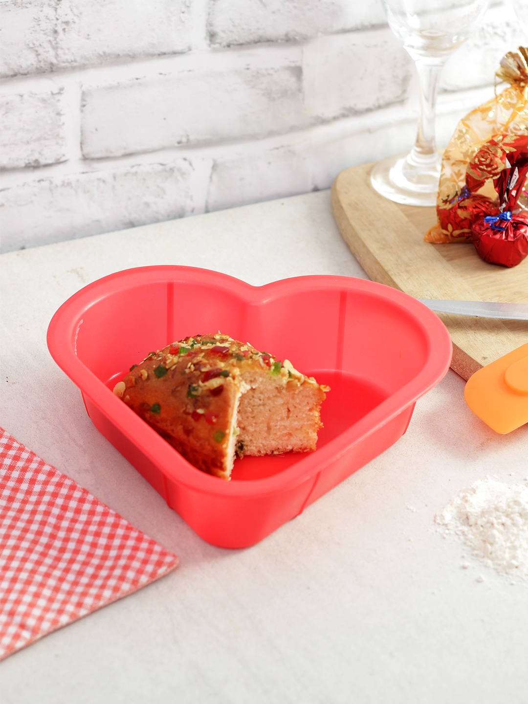 

HAZEL Red Solid Silicone Heart-Shape Small Cake Mould