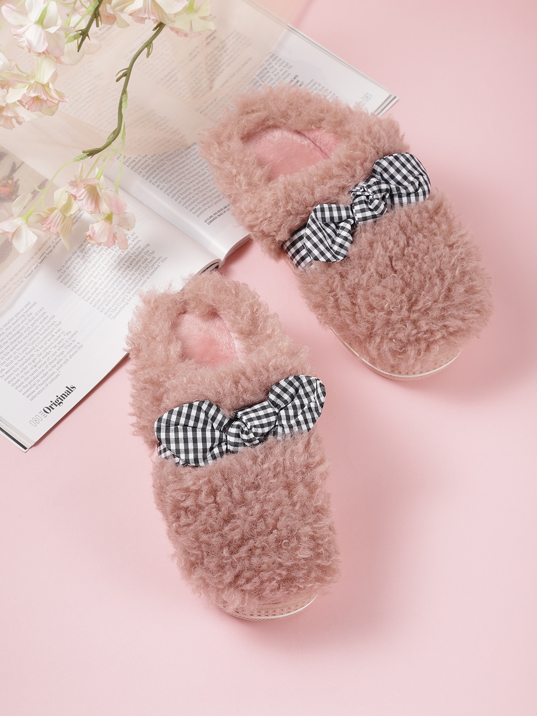 

DressBerry Women Dusty Pink & Black Checked Knot Detail Faux Fur Heeled Room Slippers