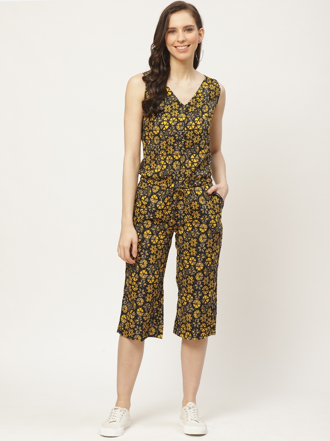 

Cottinfab Women Black & Yellow Geometric Printed Three-Quarter Capri Jumpsuit