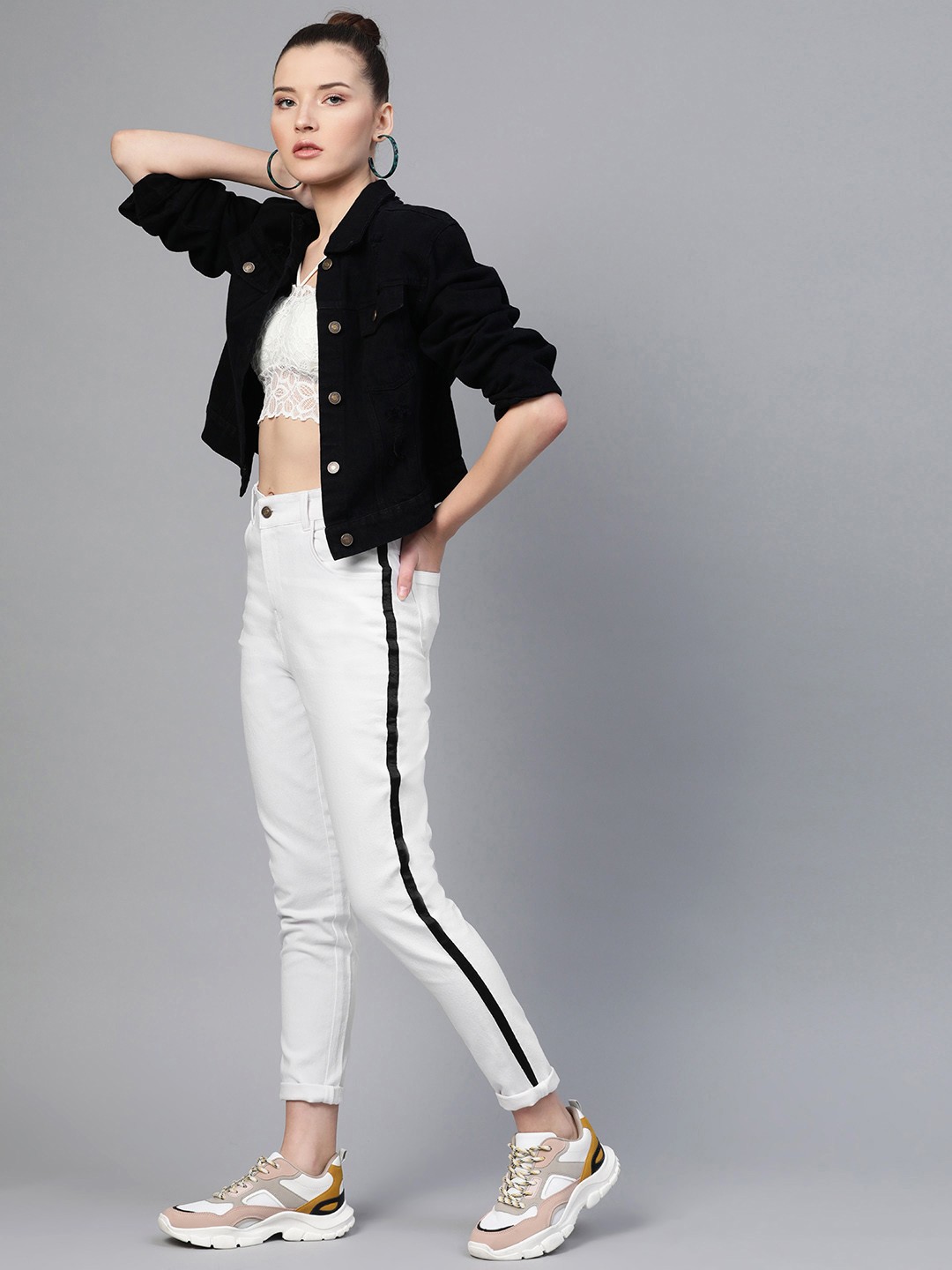 

SASSAFRAS Women White Slim Fit Mid-Rise Clean Look Stretchable Jeans