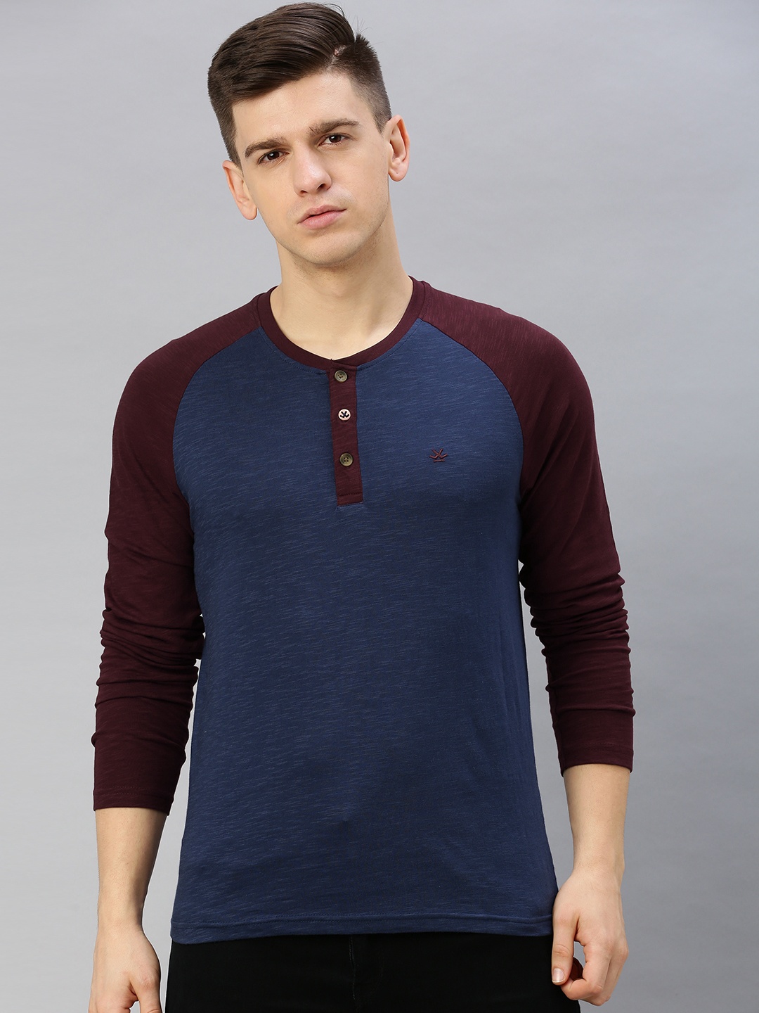 

WROGN Men Navy Blue Colourblocked Henley Neck T-shirt