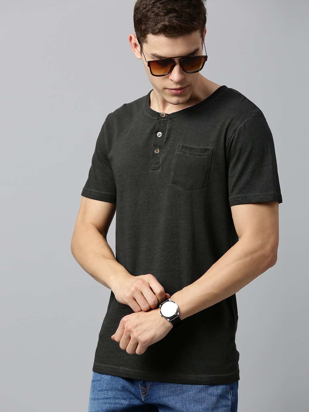 

WROGN Men Charcoal Grey Slim Fit Solid Henley Neck Pure Cotton T-shirt with Pocket