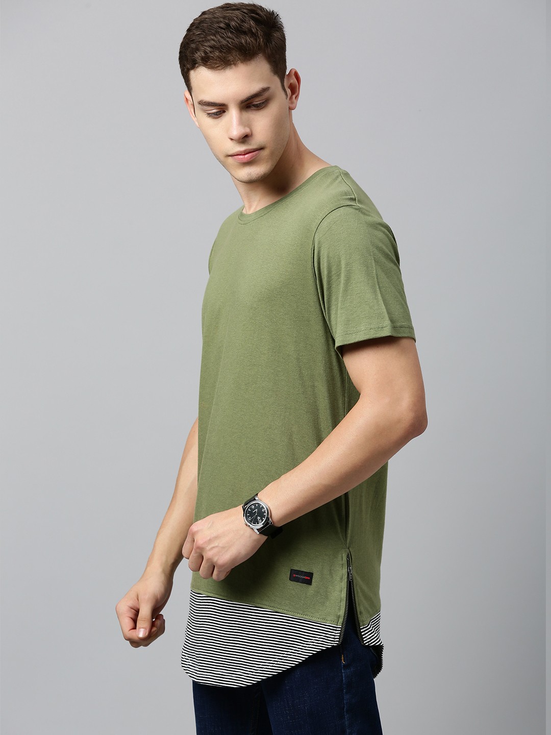 

WROGN Men Olive Green Solid Round Neck T-shirt with Striped Detail