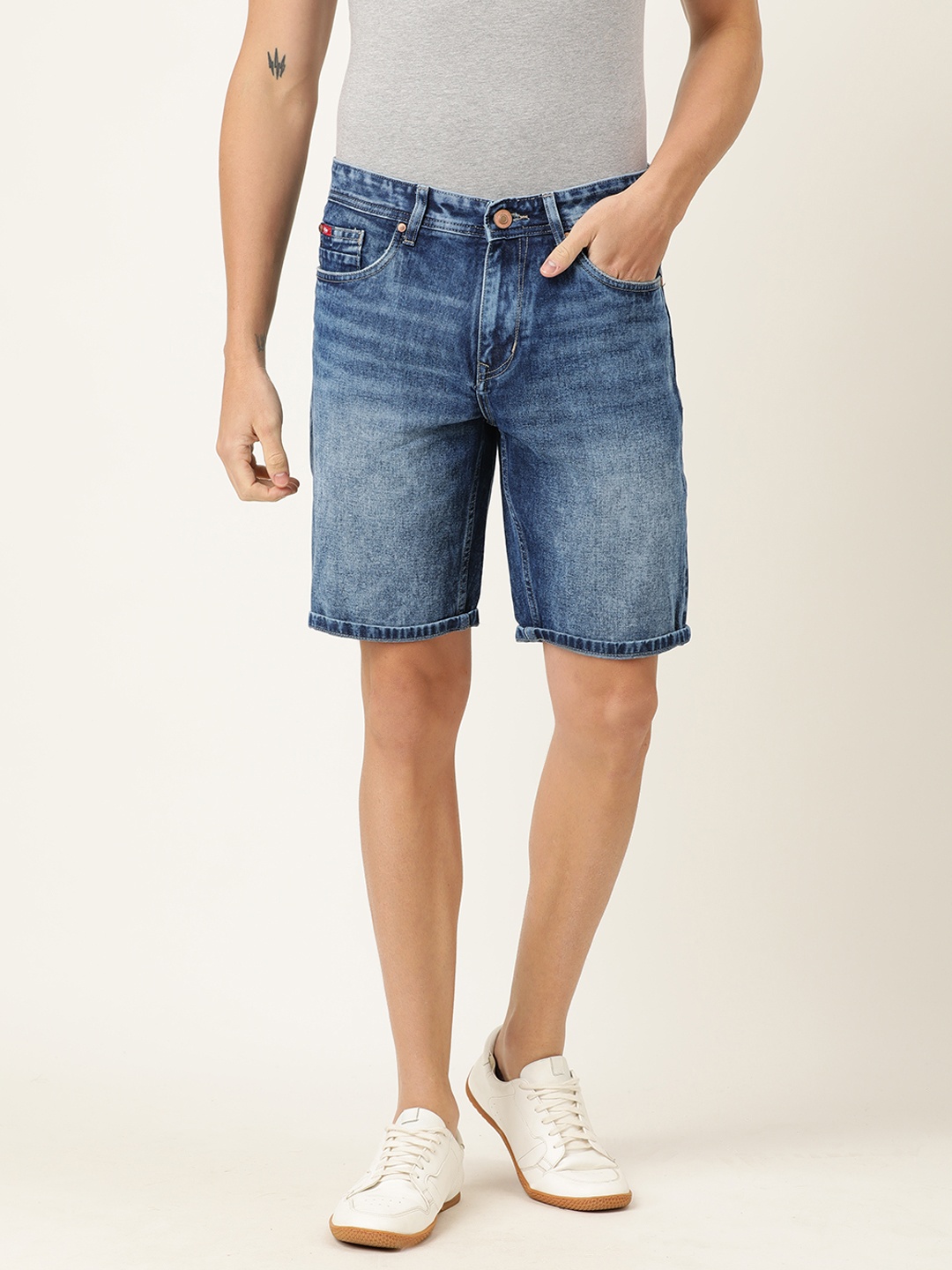 

Lee Cooper Men Blue Solid Regular Fit Denim Shorts