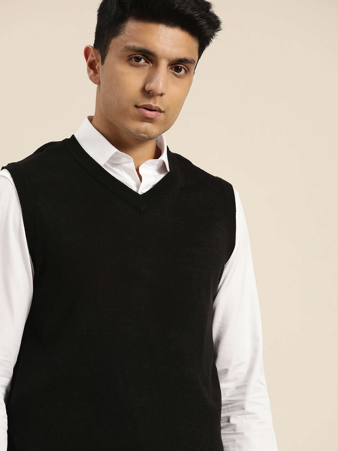 

INVICTUS Men Black Solid Acrylic Sweater Vest