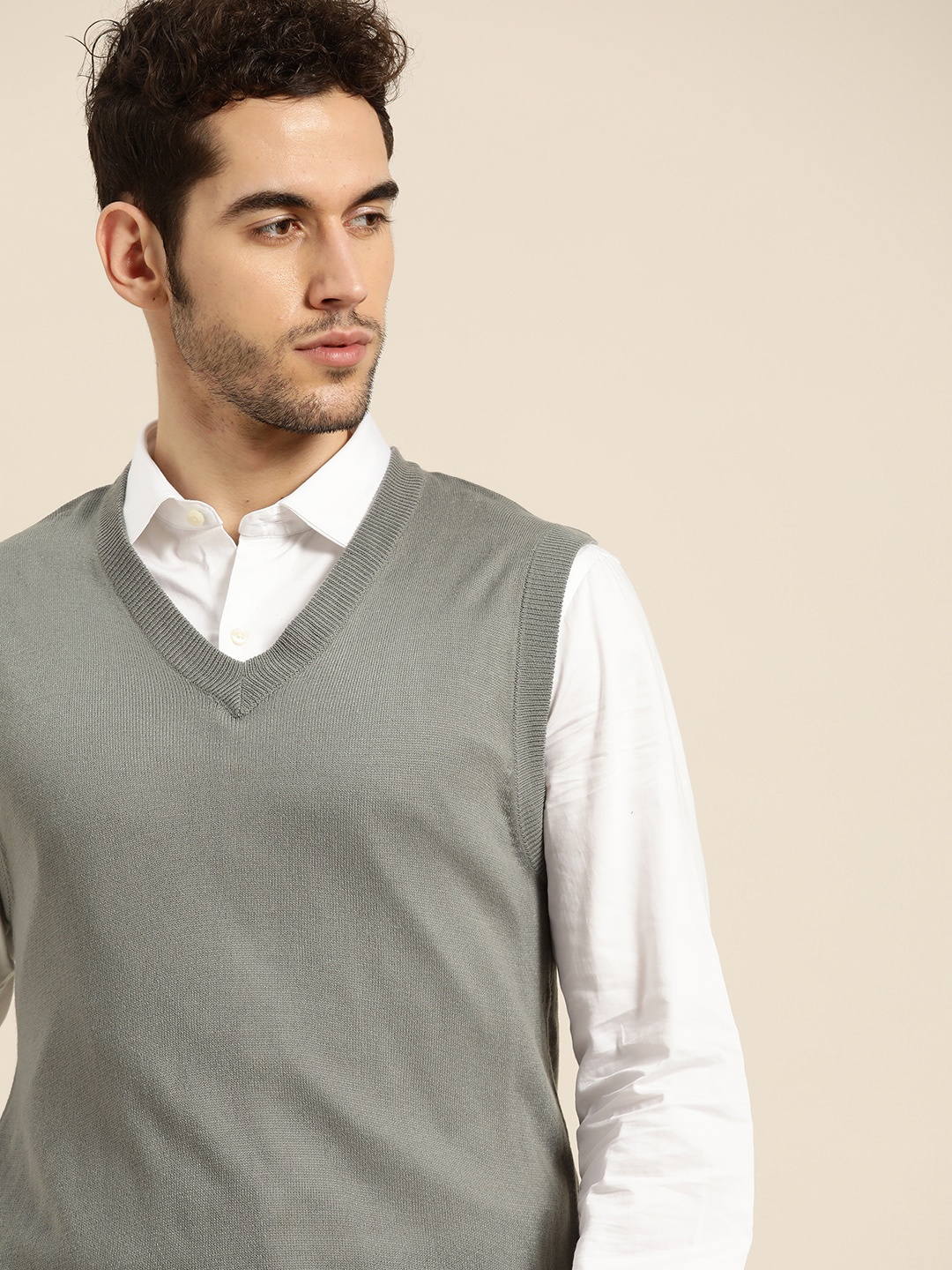 

INVICTUS Men Grey Solid Sweater Vest Sweater