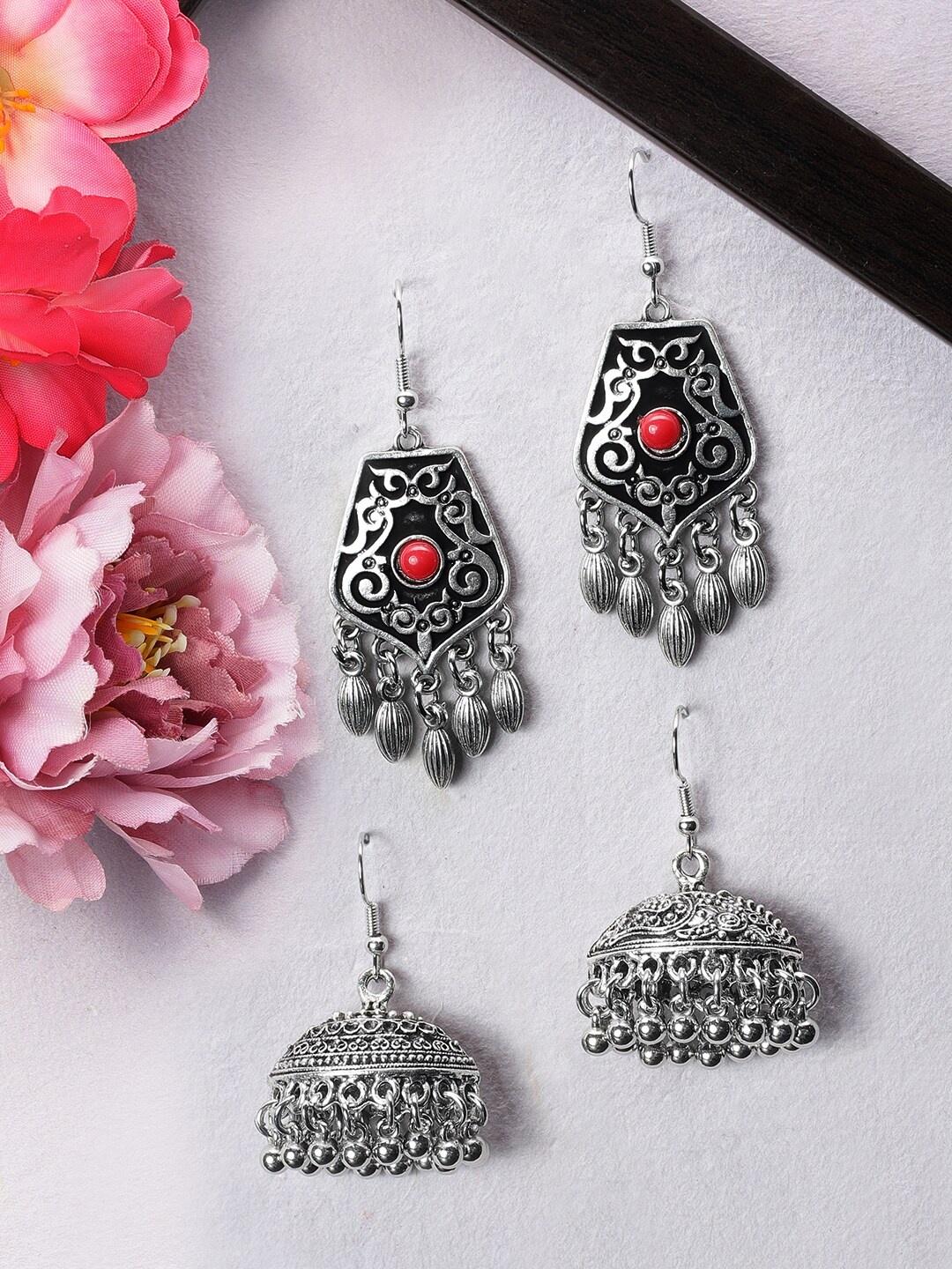 

Rubans Set of 2 Silver-Toned Silver Plated Handcrafted Earrings