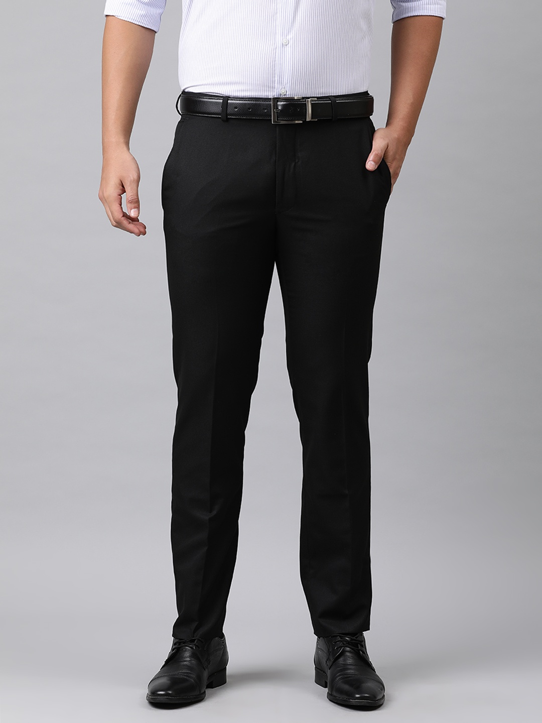 

Van Heusen Men Black Slim Fit Solid Formal Trousers