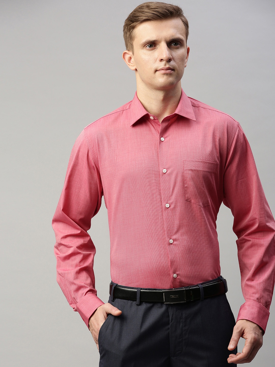 

Van Heusen Men Red Custom Fit Solid Formal Shirt