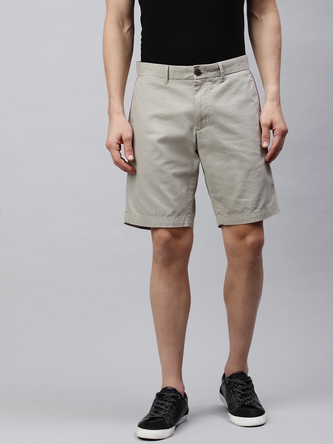 

Tommy Hilfiger Men Grey Solid Regular Fit Chino Shorts