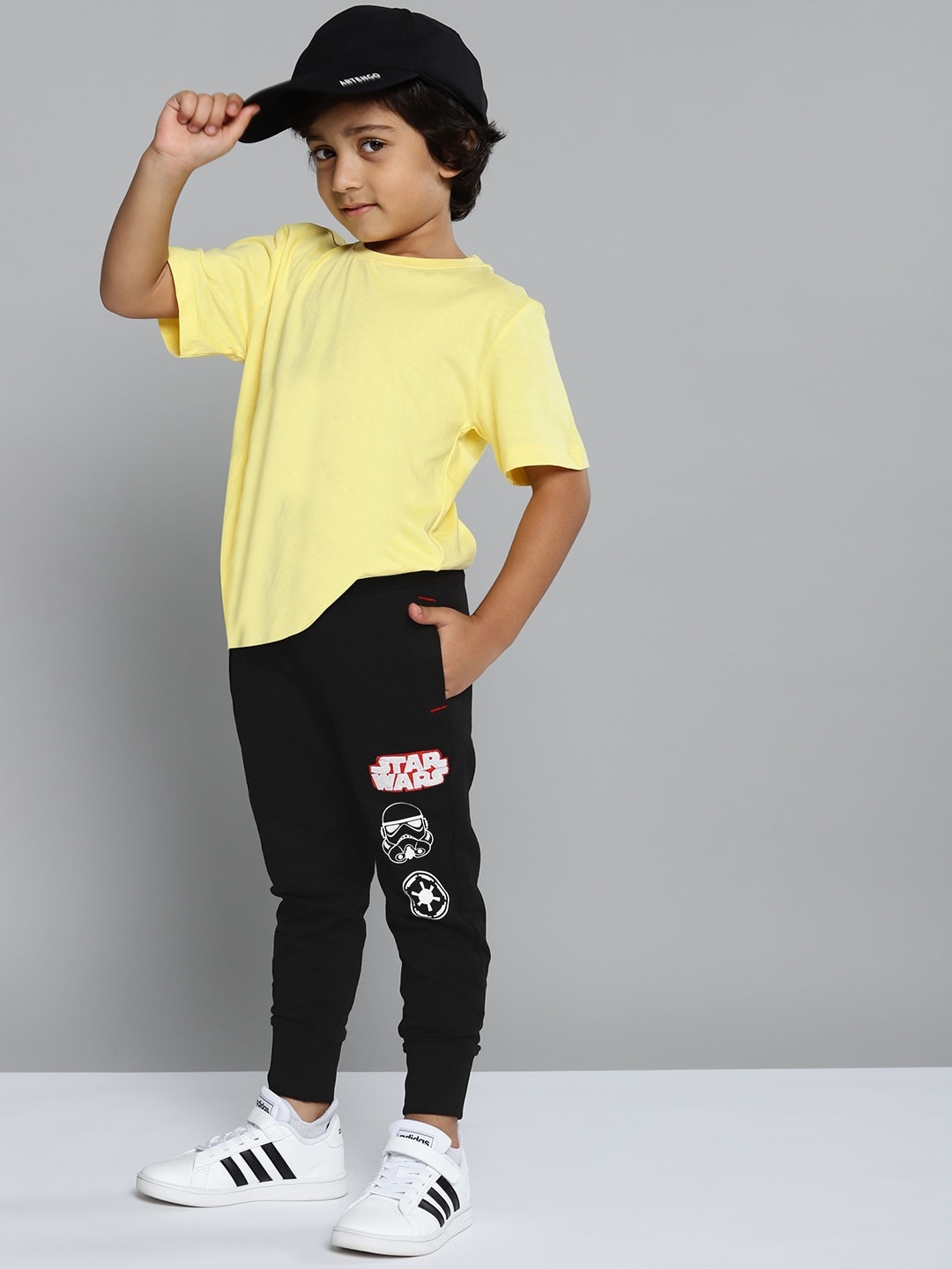 

YK Star Wars Boys Black Solid Joggers with Applique & Star Wars Detail