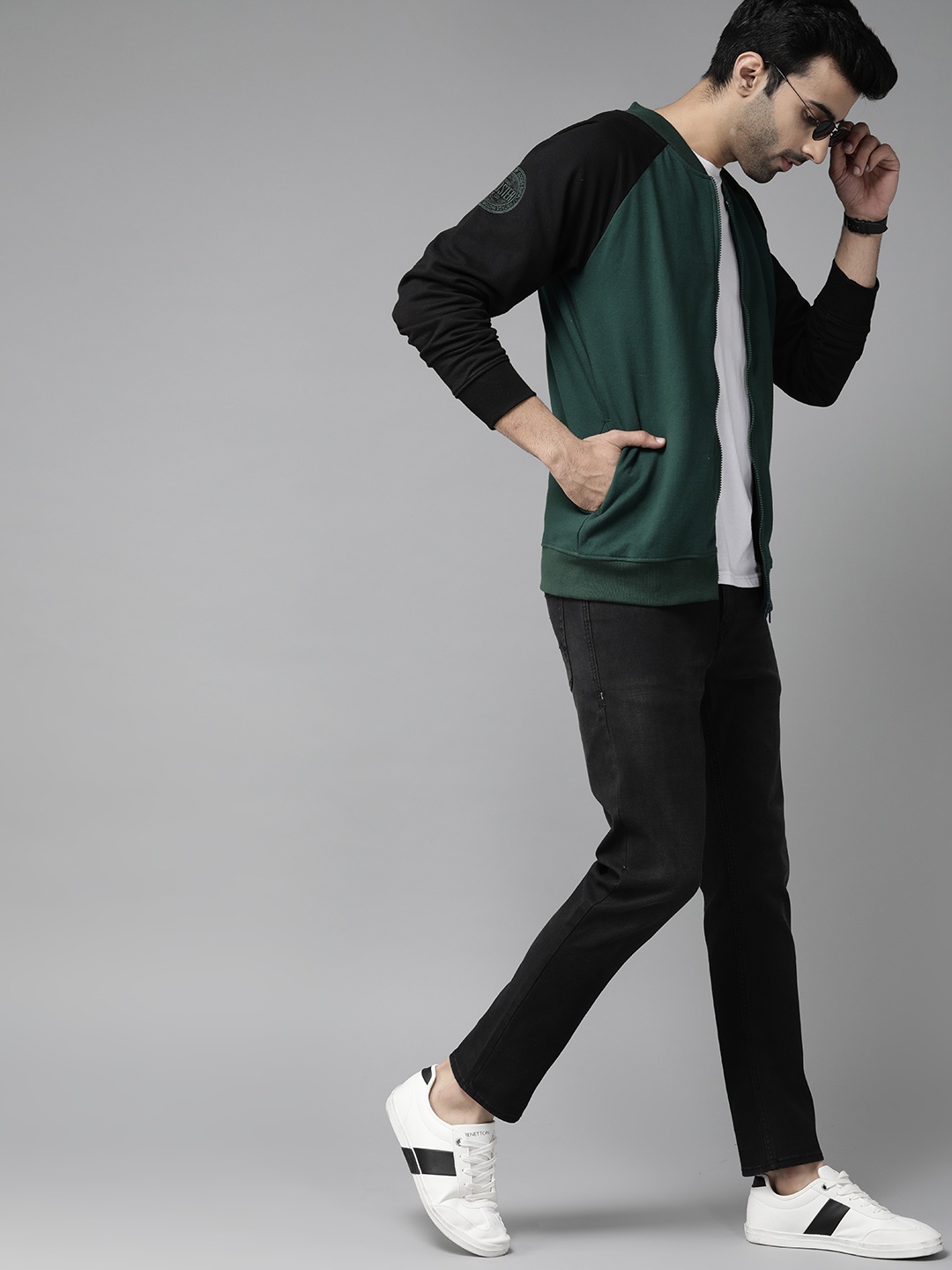

Roadster Men Green Solid Raglan Sleeves Sweatshirt