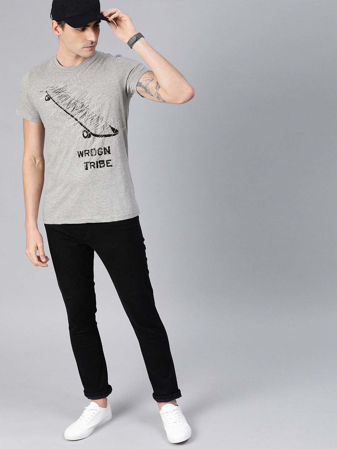

WROGN Men Grey Printed Slim Fit Round Neck T-shirt