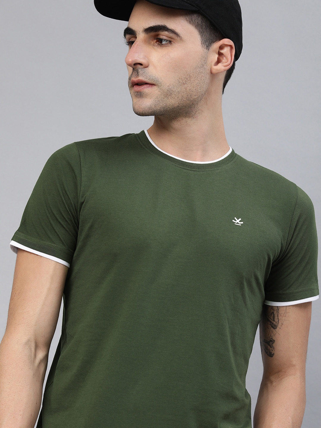 

WROGN Men Olive Green Solid Round Neck T-shirt