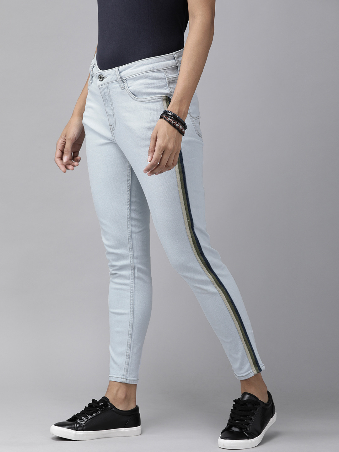 

Roadster Women Blue Skinny Fit Mid-Rise Clean Look Cropped Jeans With Side Taping