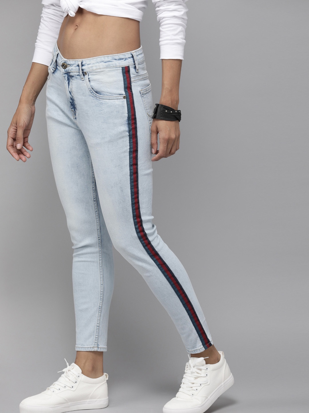 

Roadster Women Blue Skinny Fit Mid-Rise Clean Look Stretchable Cropped Jeans