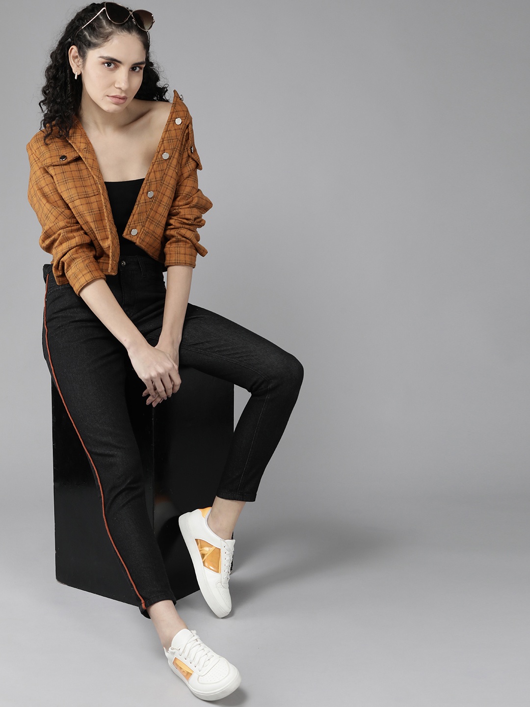 

Roadster Women Black Skinny Fit Mid-Rise Clean Look Stretchable Jeans