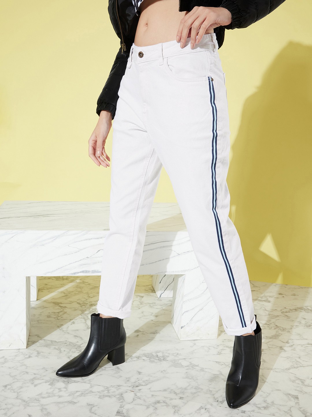 

The Roadster Life Co. Women White Boyfriend Fit High-Rise Stretchable Jeans