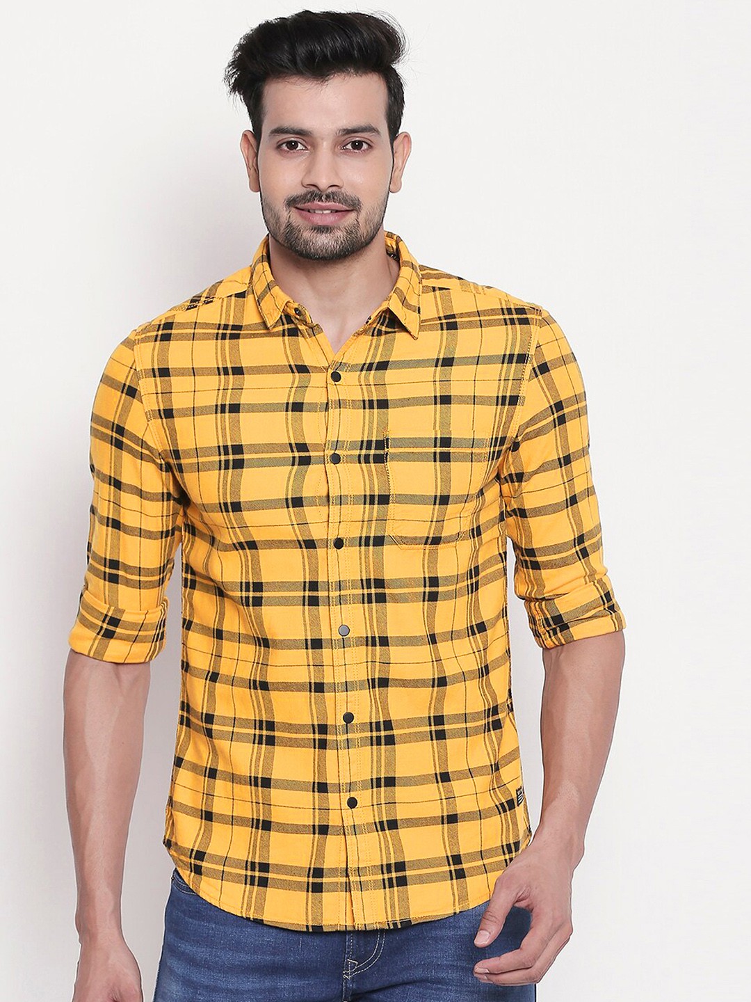 

SPYKAR Men Yellow & Black Slim Fit Checked Casual Shirt
