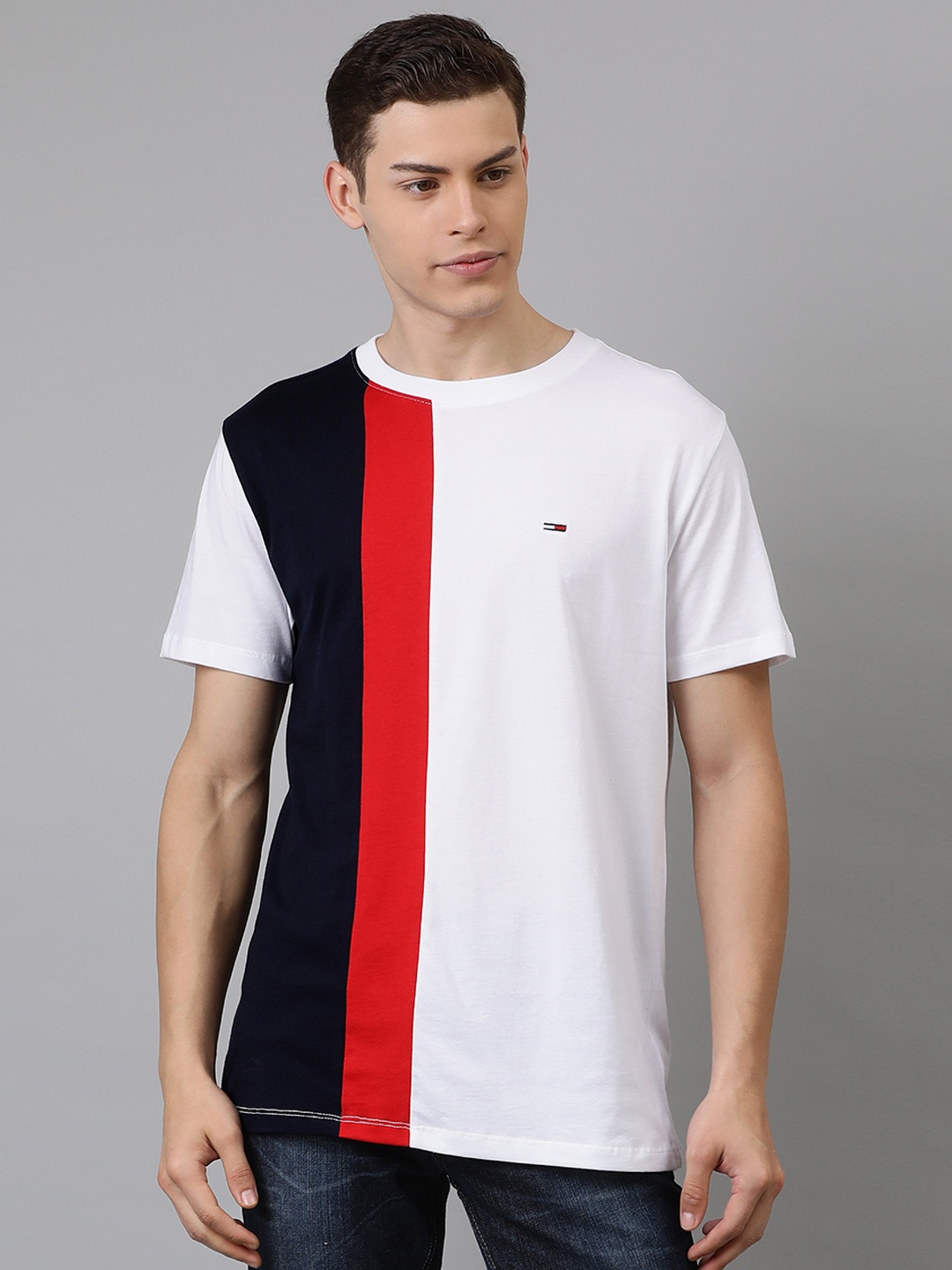 

Tommy Hilfiger Men White Navy Blue Colourblocked Round Neck Pure Cotton T-shirt