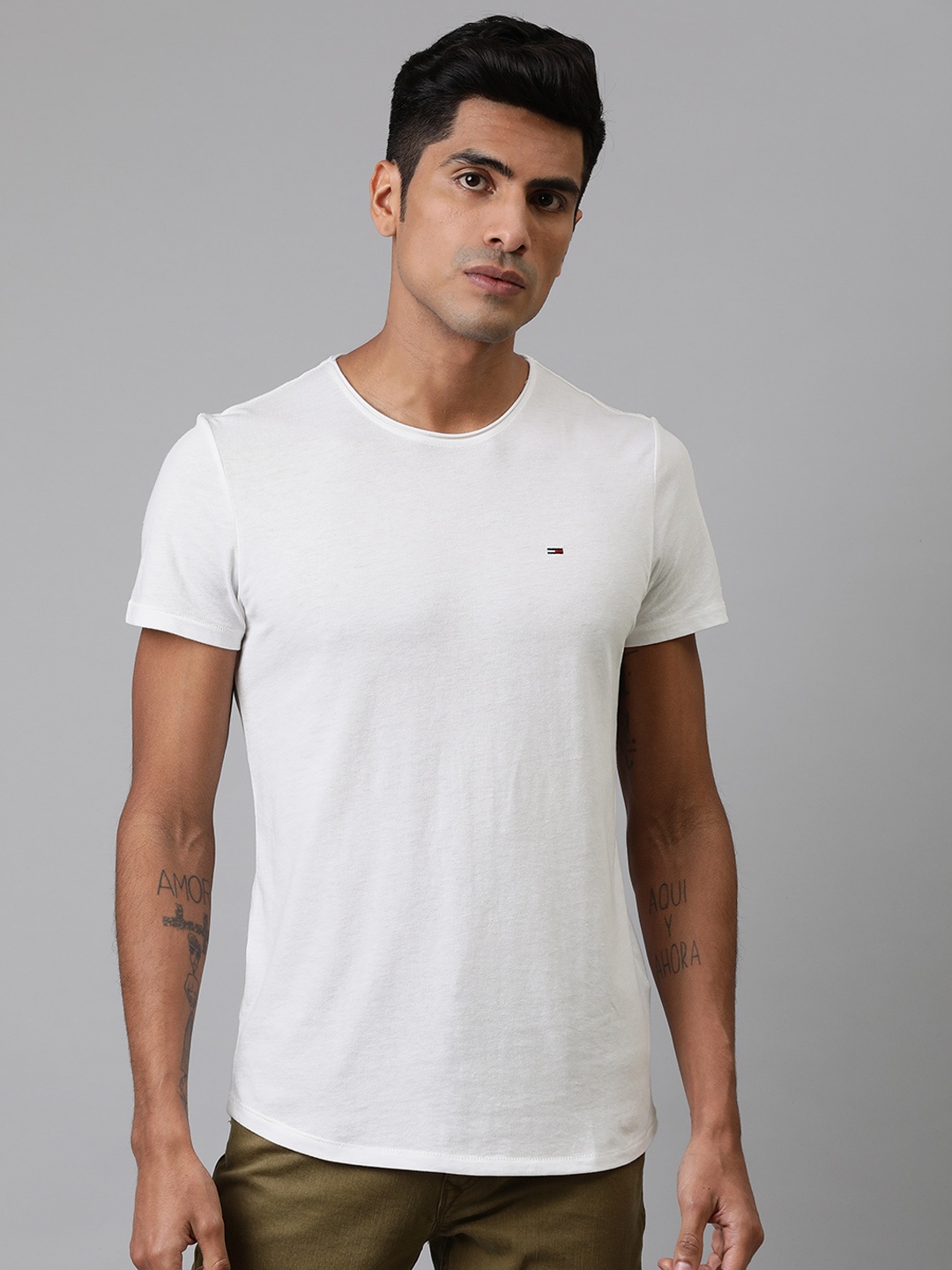 

Tommy Hilfiger Men White Slim Fit Solid Round Neck T-shirt