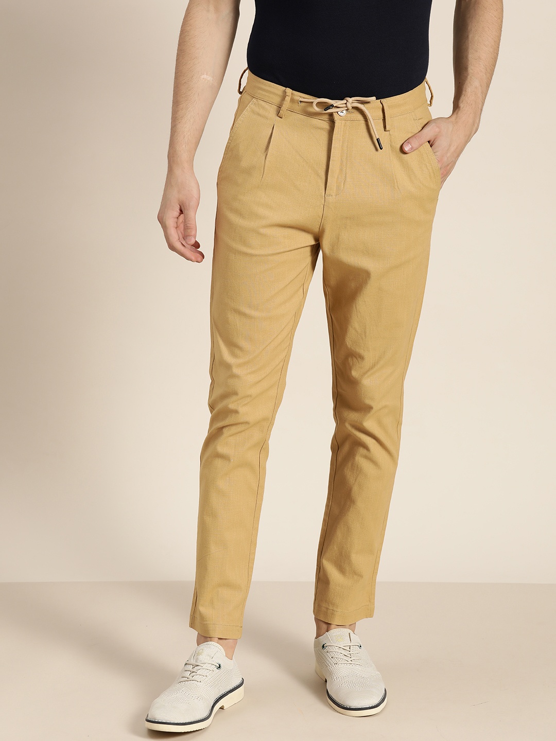 

INVICTUS Men Beige Slim Fit Solid Regular Trousers