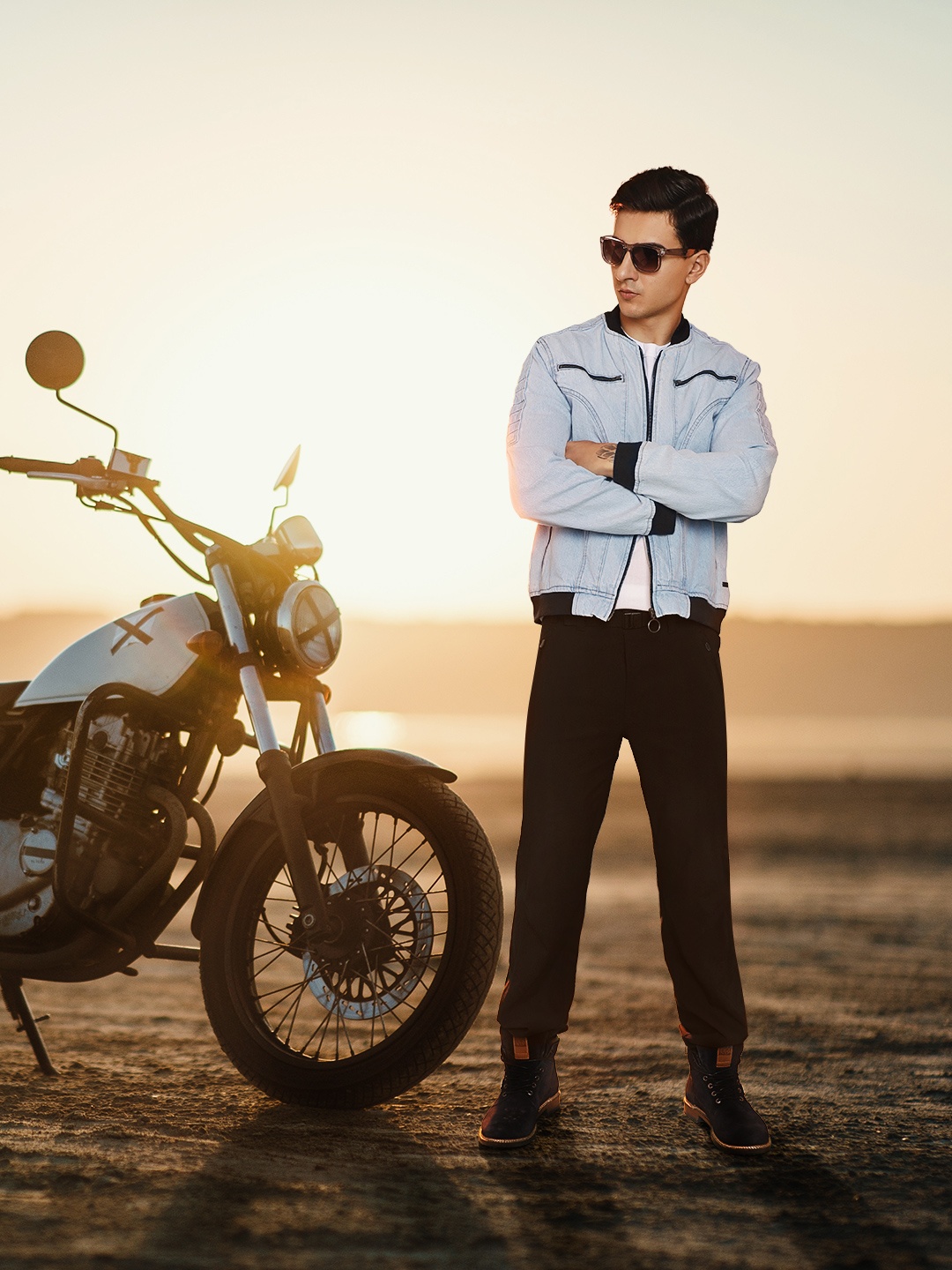 

Roadster Men Blue Solid Denim Jacket