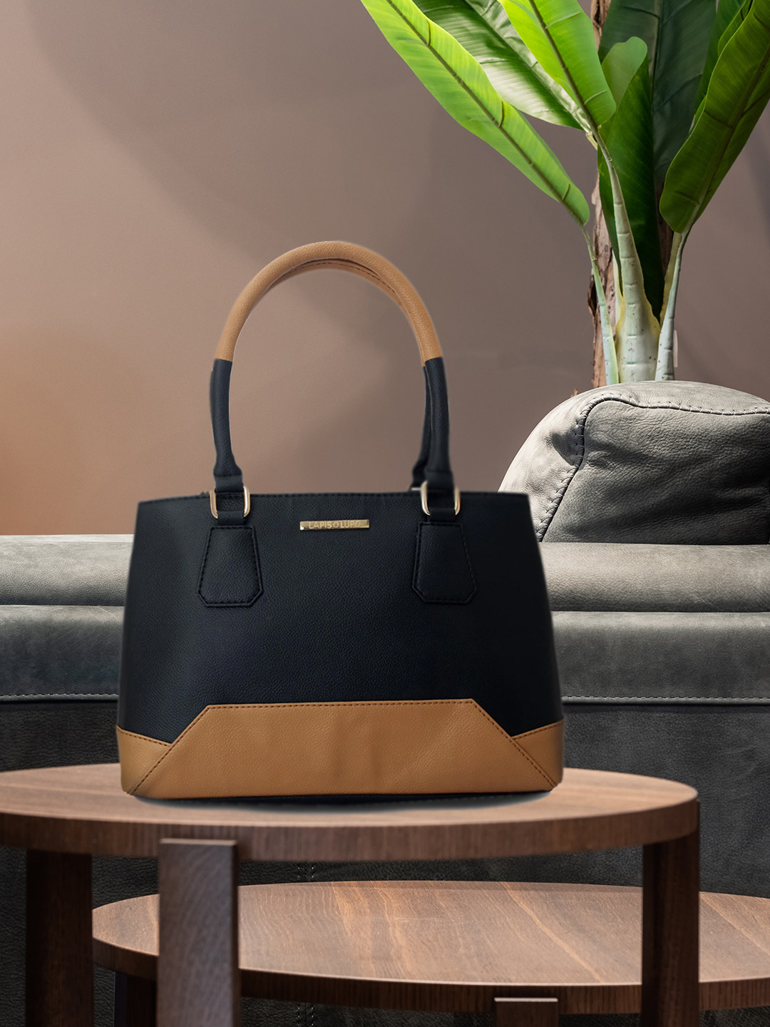 

Lapis O Lupo Black & Brown Solid Handheld Bag