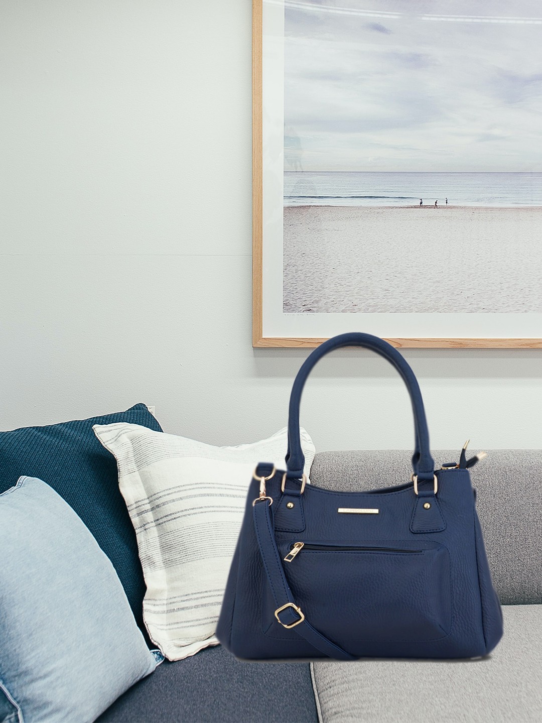 

Lapis O Lupo Navy Blue Solid Handheld Bag