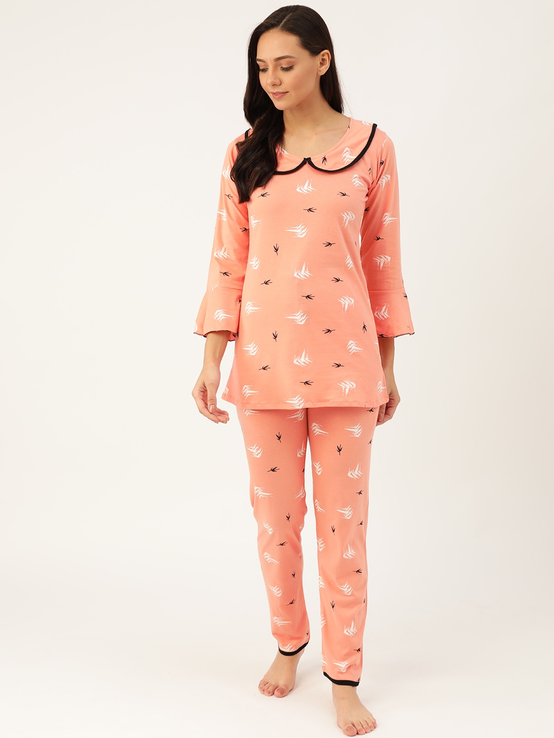 

MBeautiful Women Peach-Coloured & Black Printed Night suit