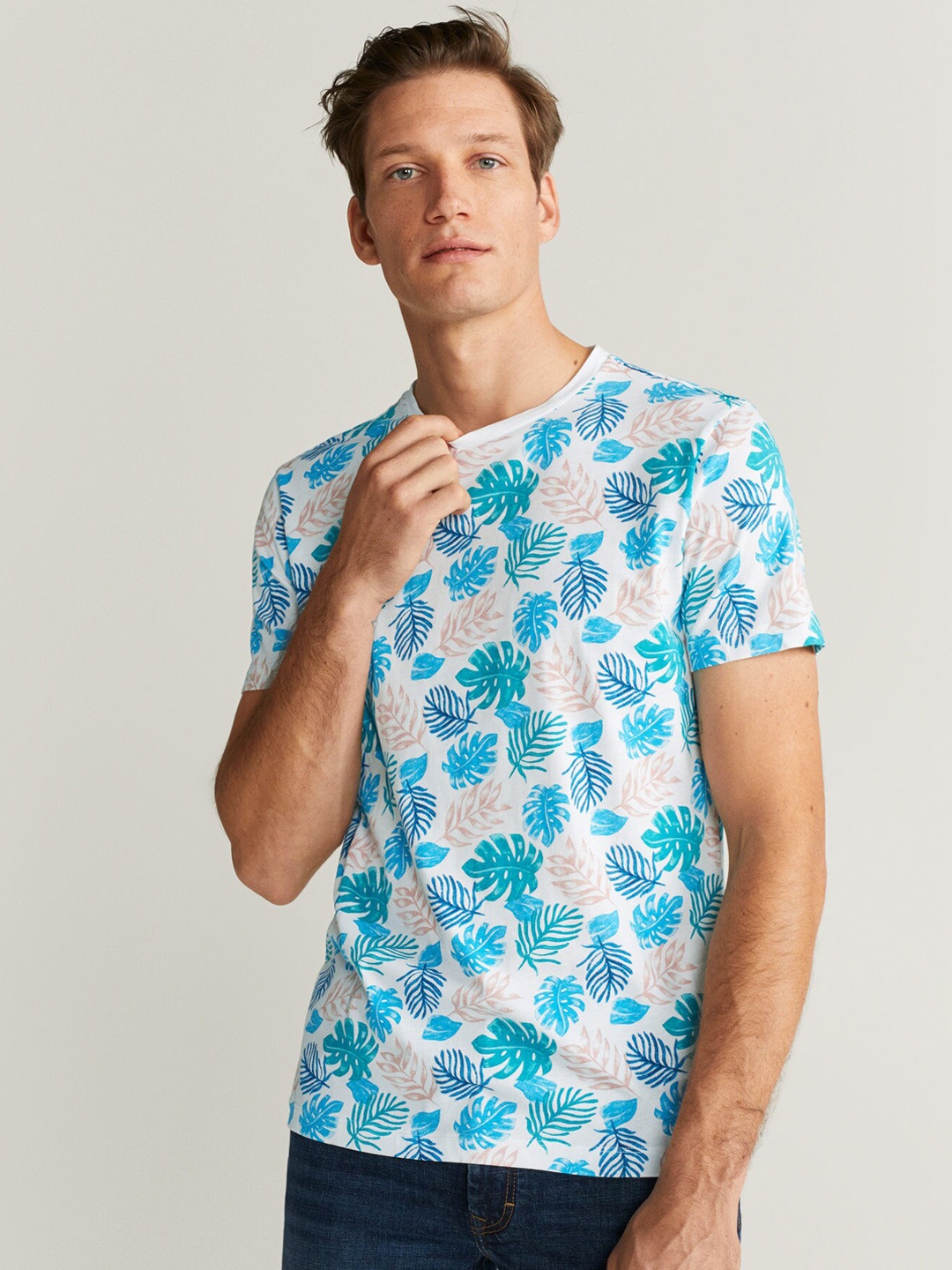 

MANGO MAN Off-White Blue Printed Round Neck Pure Cotton T-shirt