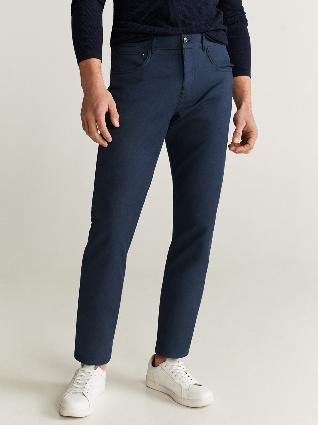 

MANGO MAN Navy Blue Tapered Fit Solid Regular Trousers