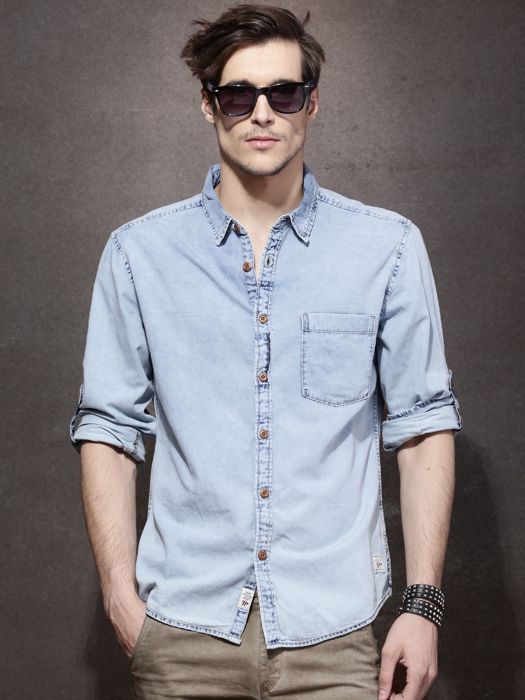 

Roadster Men Blue Chambray Casual Shirt