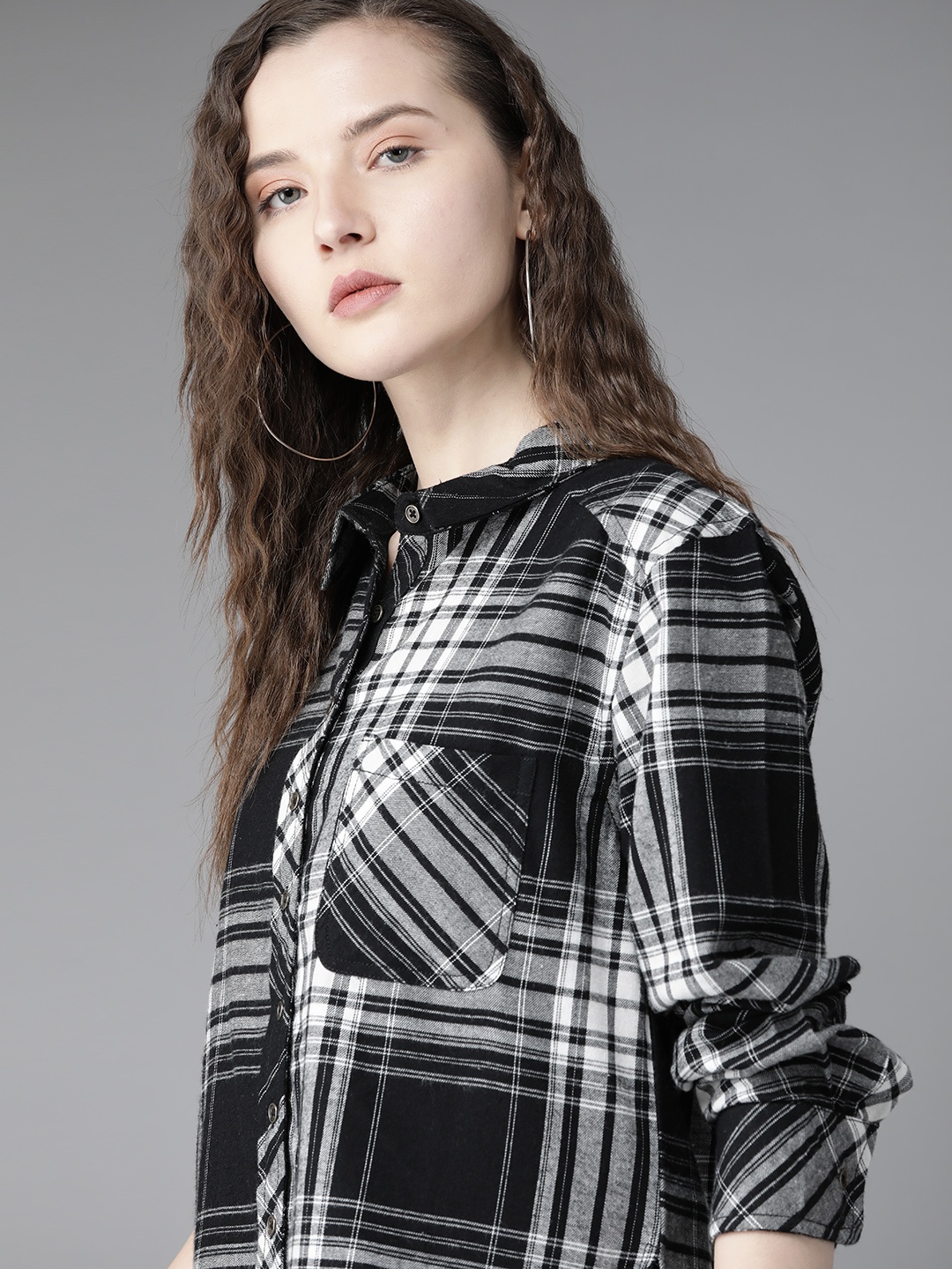 

Roadster Women Black & White Regular Fit Checked Casual Shirt