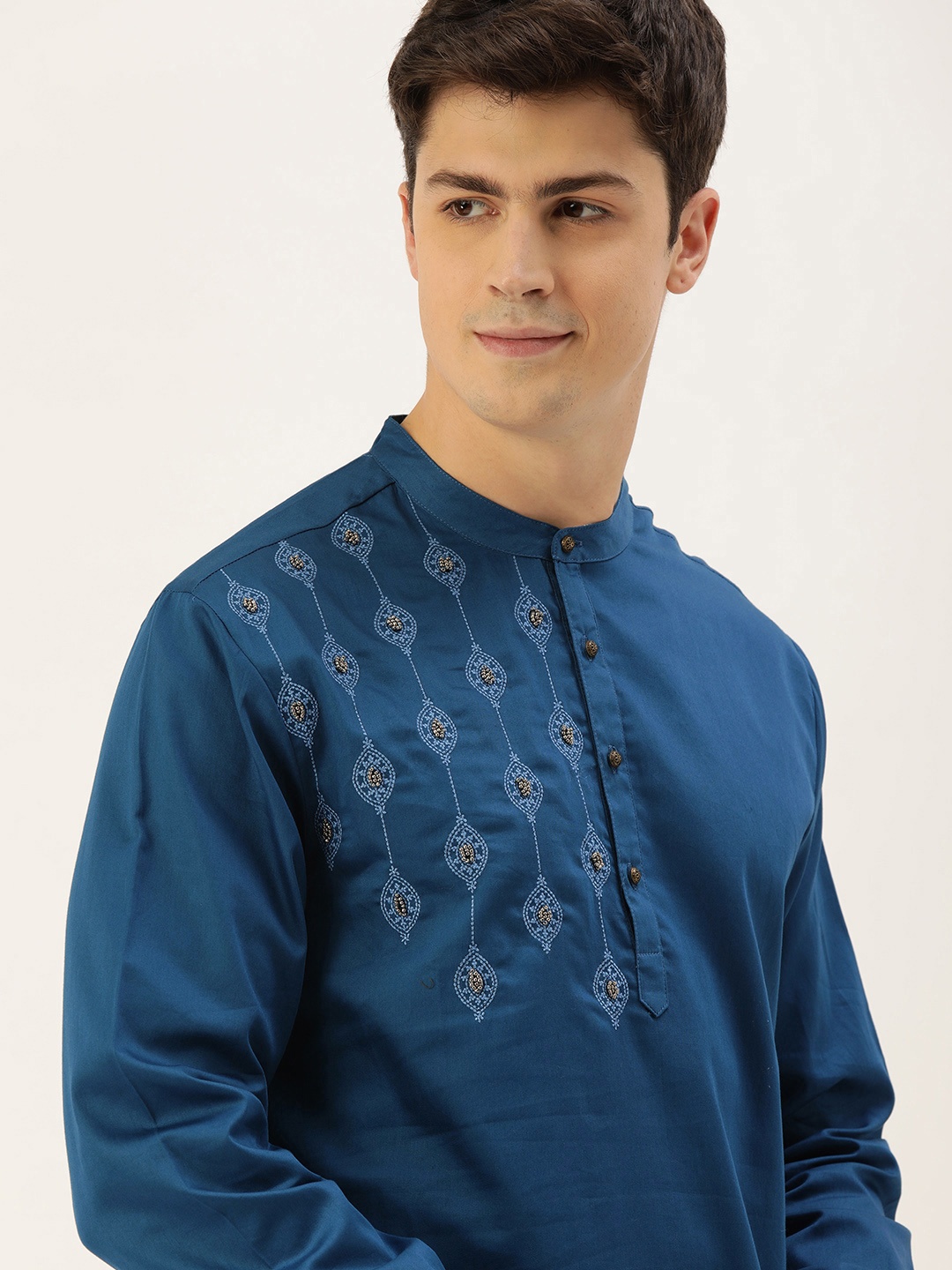 

House of Pataudi Men Teal Blue Solid Straight Kurta with Embroidered Detail