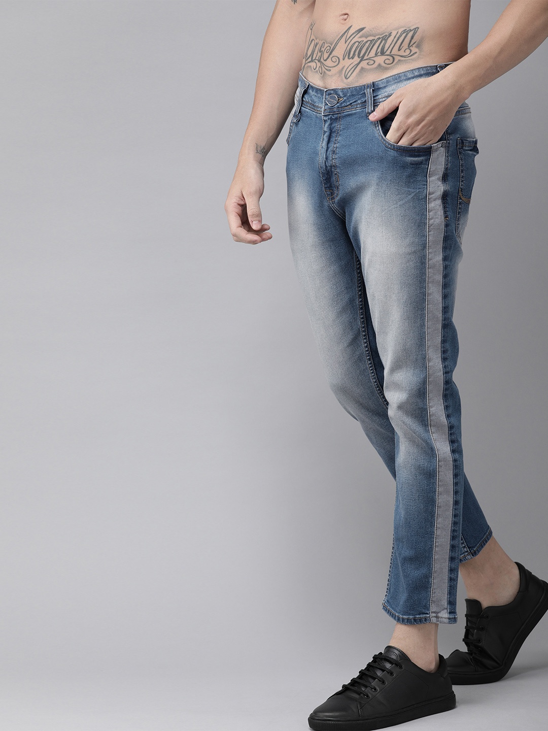 

Roadster Men Blue Regular Fit Mid-Rise Clean Look Stretchable Jeans with Side Stripes