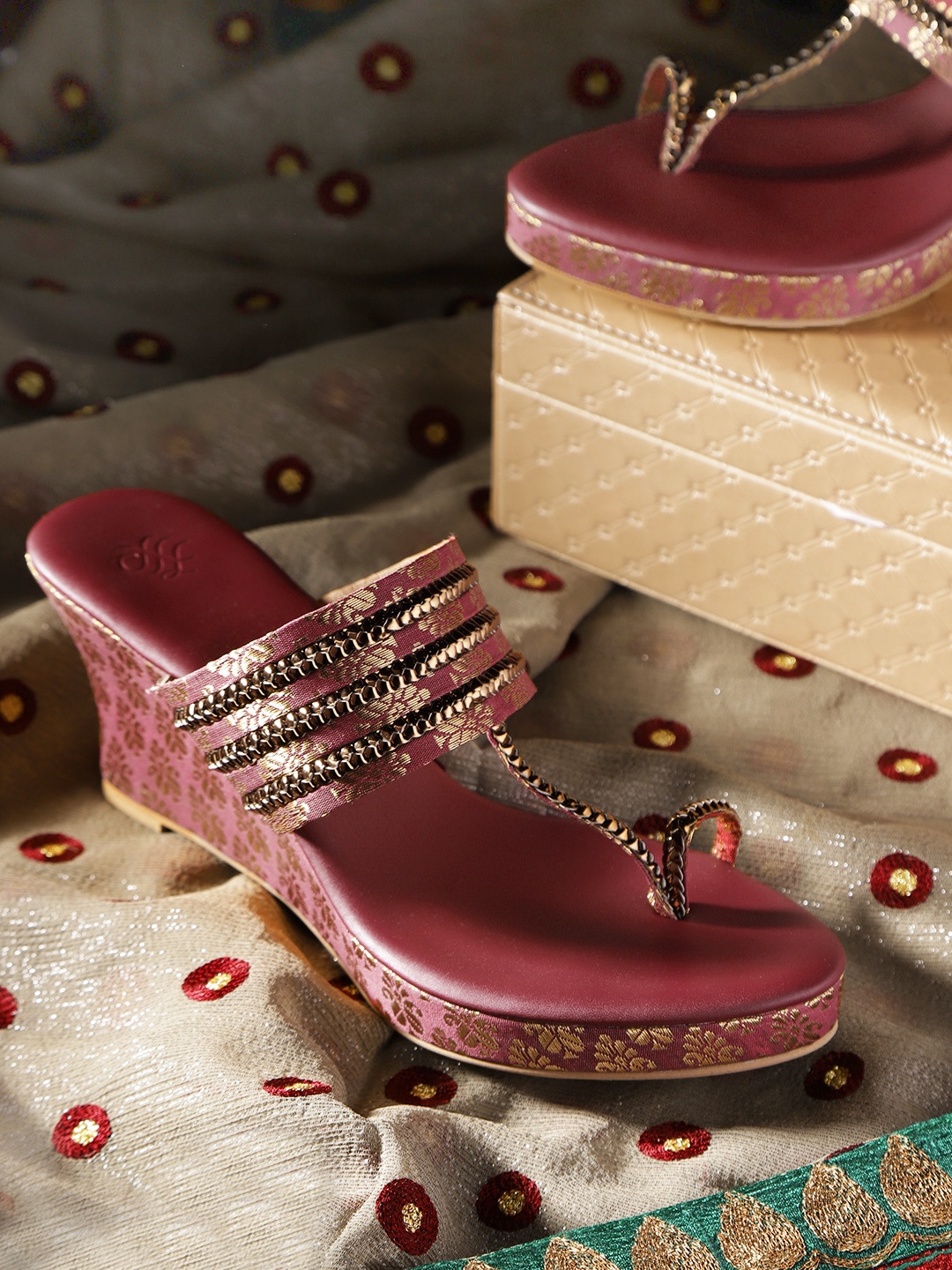 

House of Pataudi Women Maroon & Gold-Toned Embroidered Handcrafted One-Toe Wedges