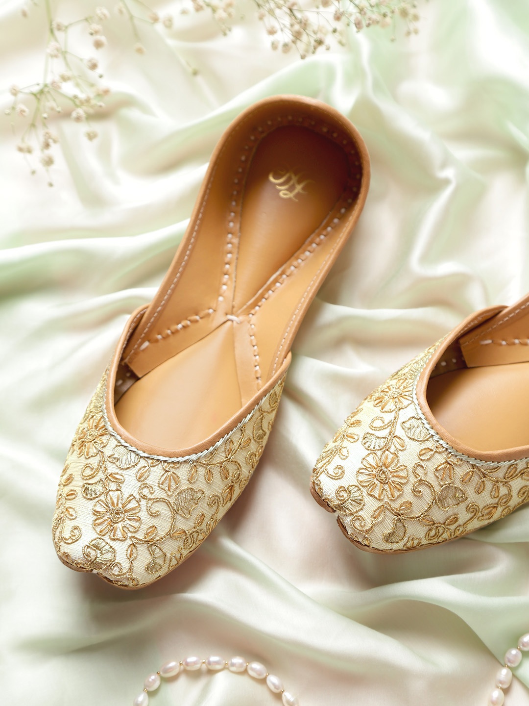 

House of Pataudi Women Beige & Gold-Toned Embellished Handcrafted Mojaris