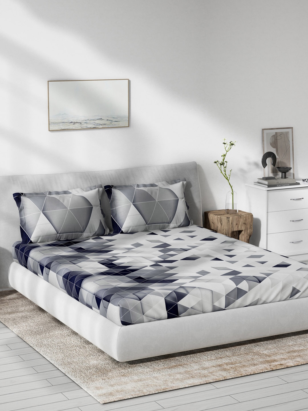 

DDecor Grey & Black Geometric 140 TC Cotton 1 Queen Bedsheet with 2 Pillow Covers