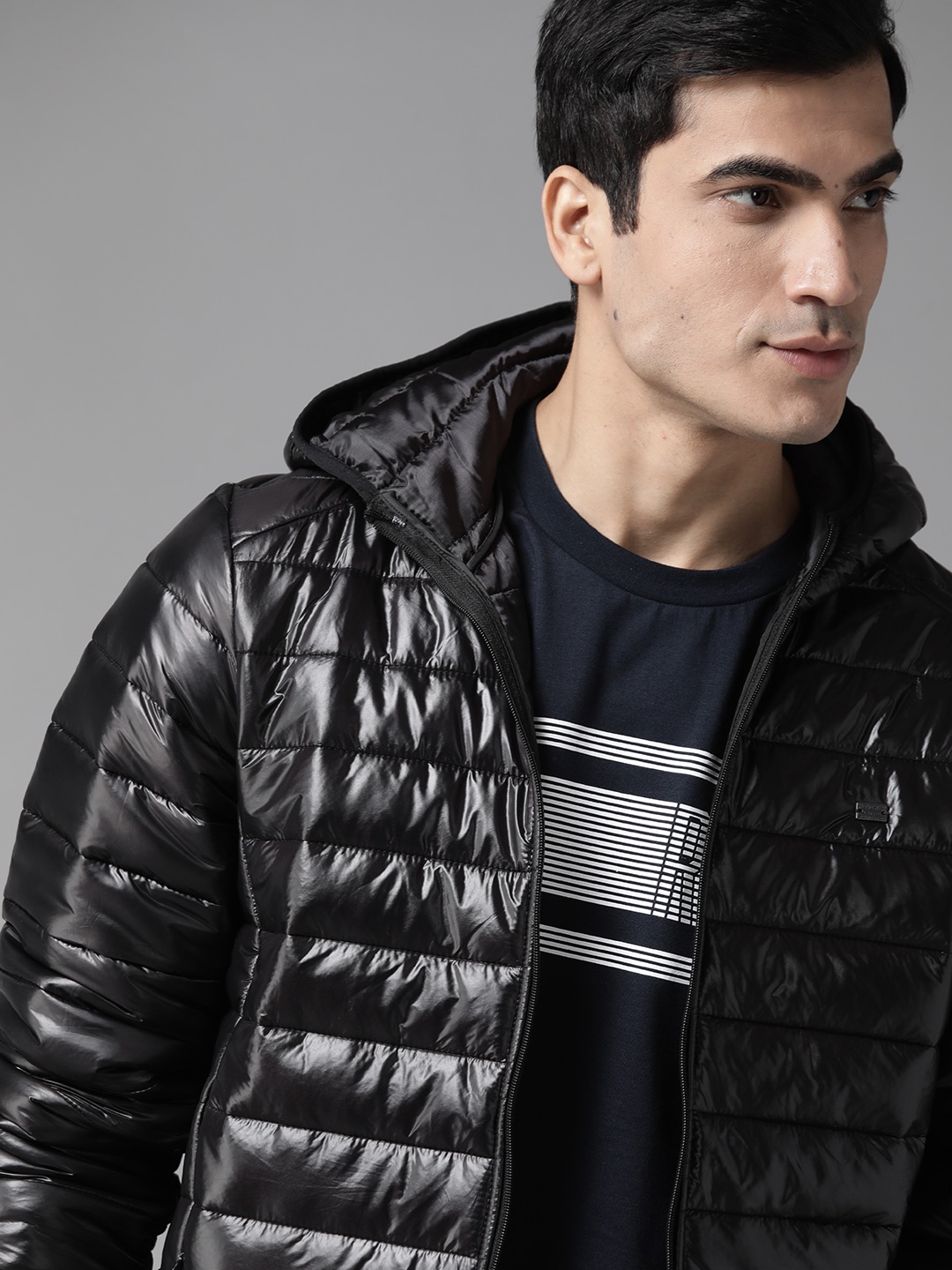 

Roadster Men Black Solid Hooded Padded Jacket