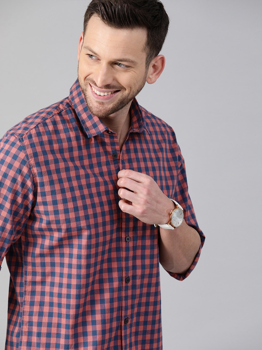 

Mast & Harbour Men Navy Blue & Red Regular Fit Checked Casual Shirt