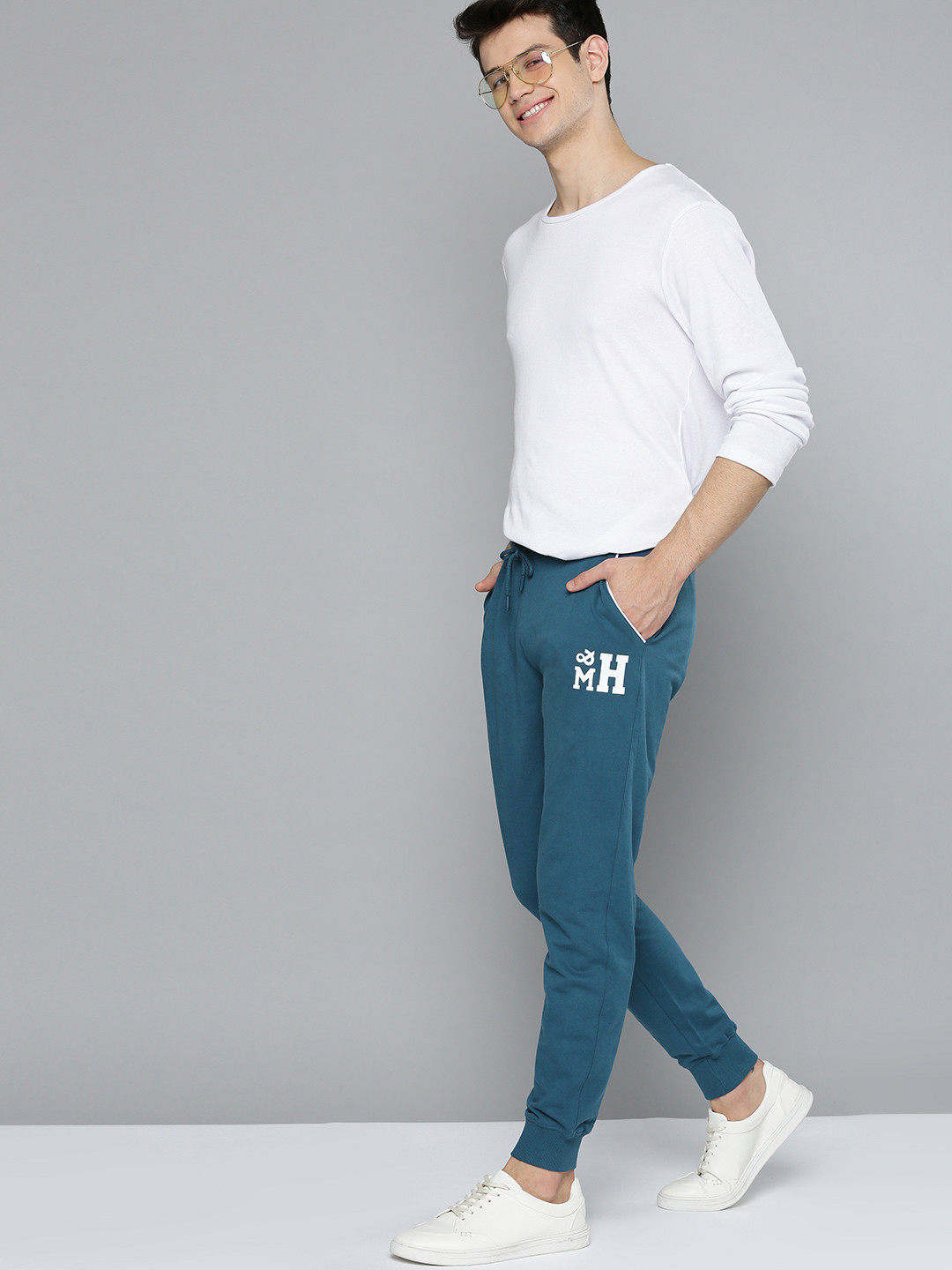 

Mast & Harbour Men Blue Solid Joggers