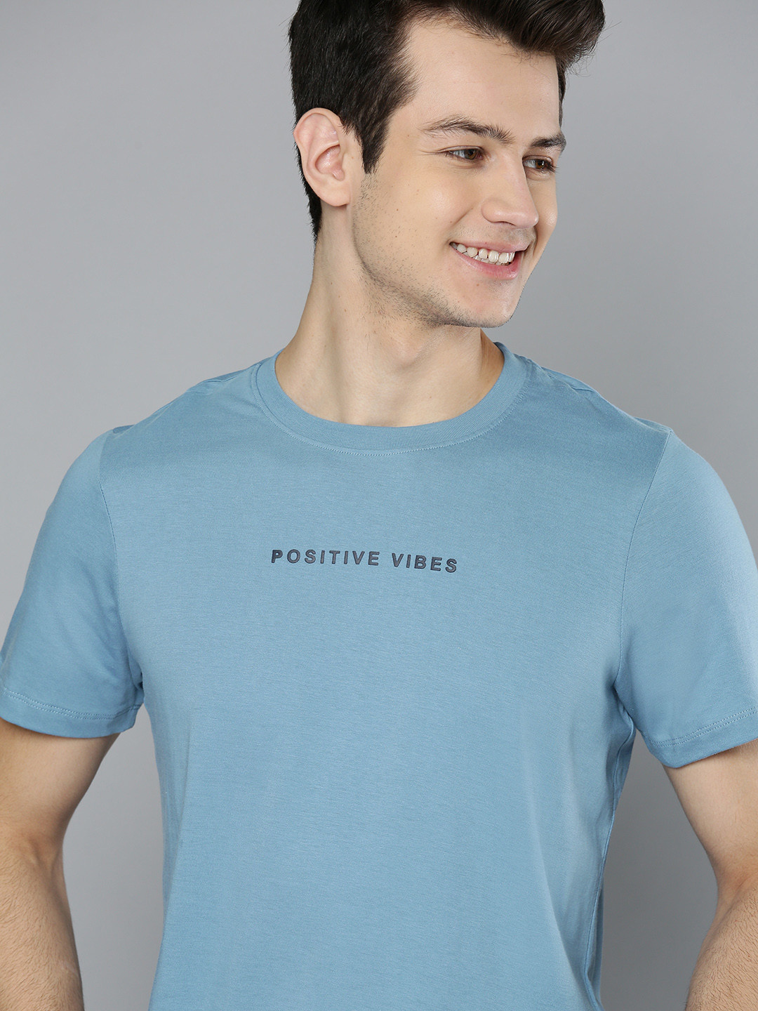 

Mast Harbour Men Blue Printed Detail Round Neck Pure Cotton T-shirt