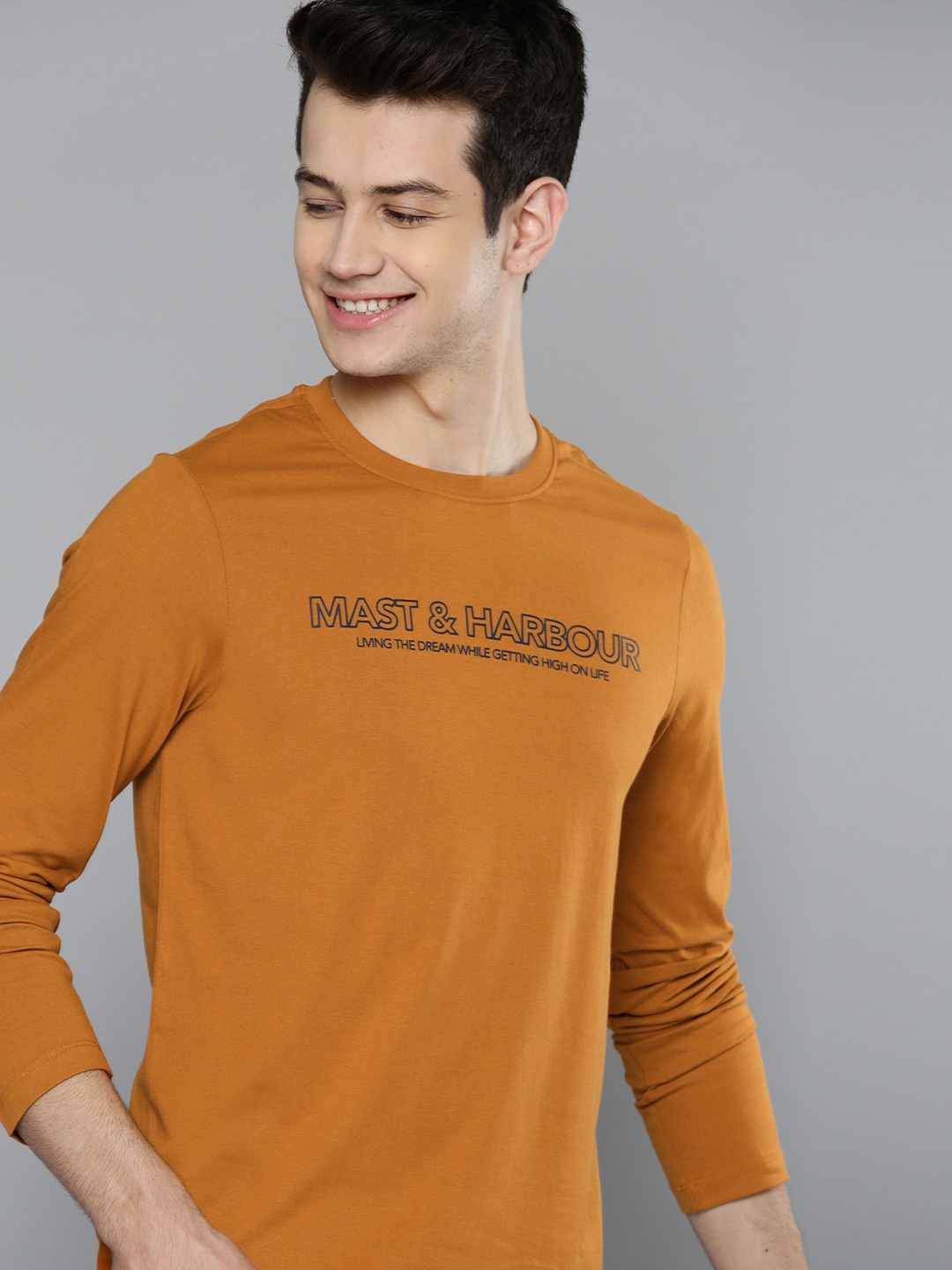 

Mast & Harbour Men Mustard Yellow & Black Printed Round Neck T-shirt