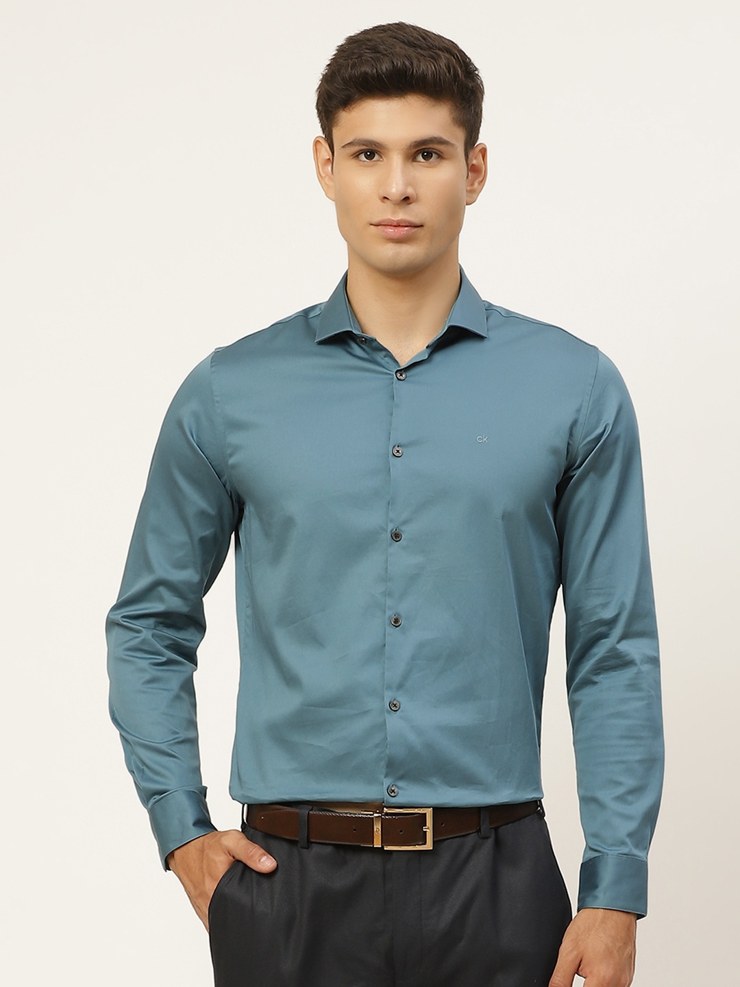 

Calvin Klein Jeans Men Blue Satin Finish Slim Fit Formal Shirt