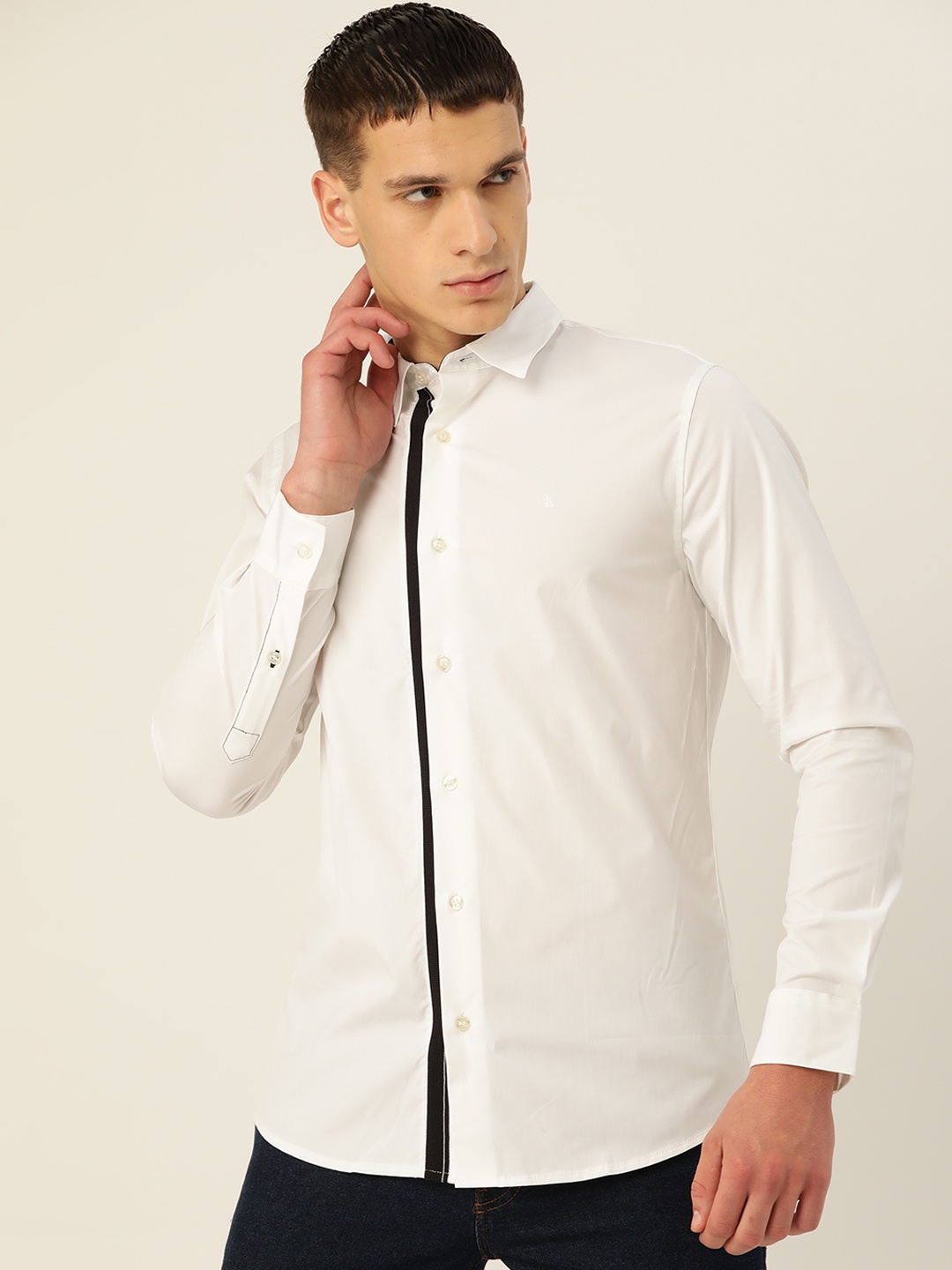 

Calvin Klein Jeans Men White Slim Fit Solid Contrast Placket Casual Shirt