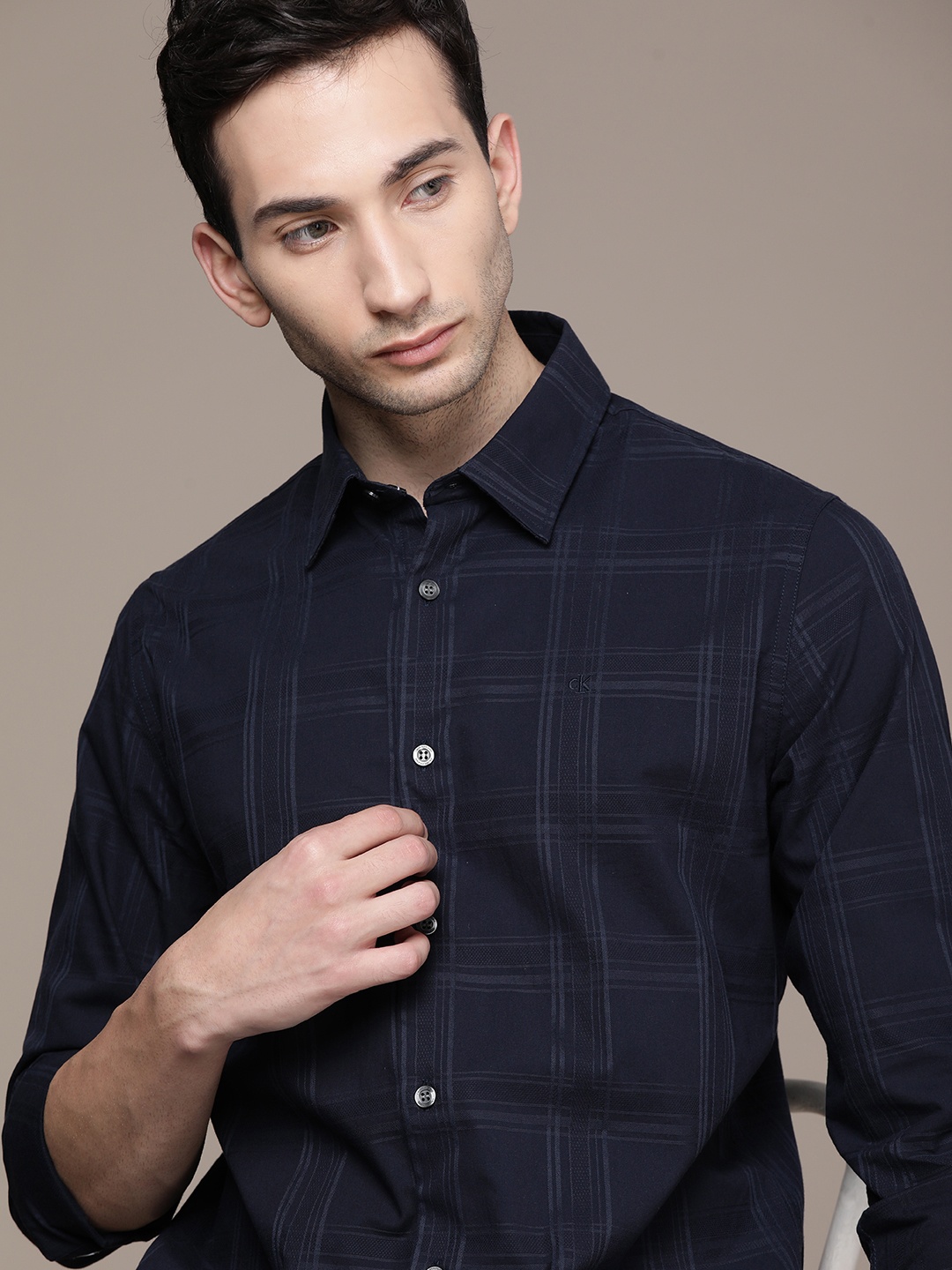 

Calvin Klein Jeans Men Navy Blue Slim Fit Checked Casual Shirt