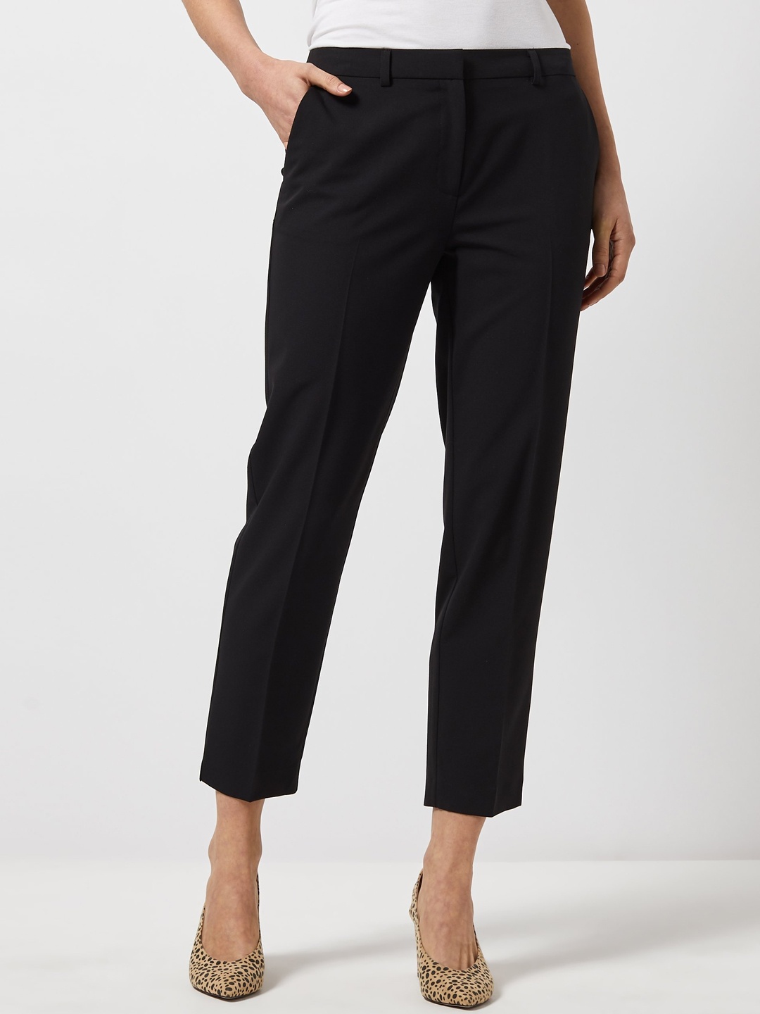

DOROTHY PERKINS Women Black Regular Fit Solid Cropped Formal Trousers